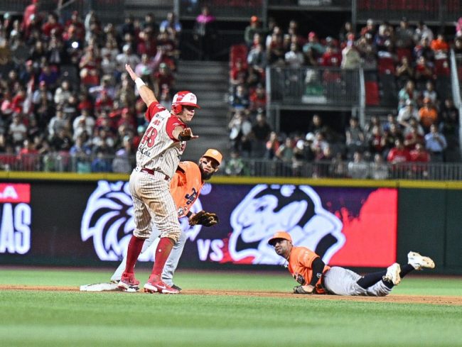 Diablos Rojos del México vs. Tigres de Quintana Roo, 2o juego primer play off, serie empatada, 11×0, del 090823 en Ciudad de México, Roberto Ramos