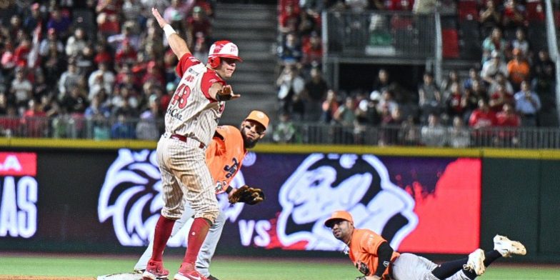 Diablos Rojos del México vs. Tigres de Quintana Roo, 2o juego primer play off, serie empatada, 11×0, del 090823 en Ciudad de México, Roberto Ramos