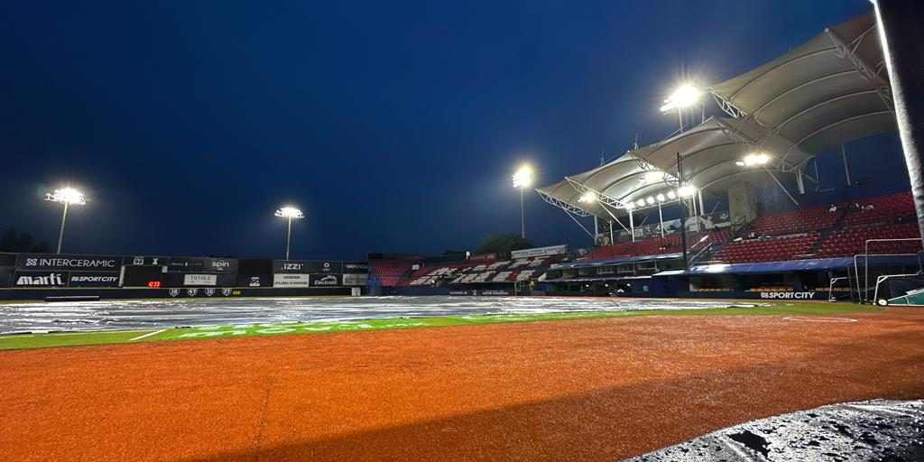 Guerreros de Oaxaca vs. Tigres de Quintana Roo, juego 88, 1o de la serie, del 040823 en Oaxaca, suspendido por lluvia