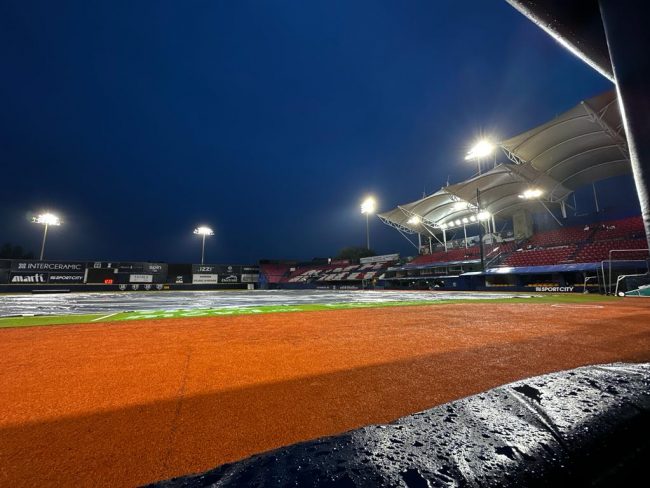 Guerreros de Oaxaca vs. Tigres de Quintana Roo, juego 88, 1o de la serie, del 040823 en Oaxaca, suspendido por lluvia