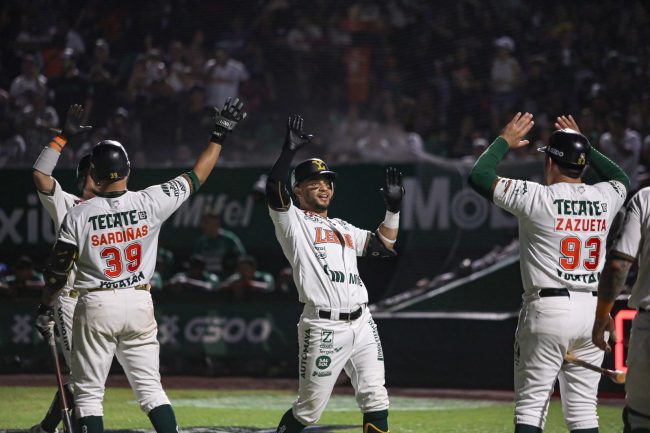 Leones de Yucatán vs. Olmecas de Tabasco, juego 3, 1er play off, Leones con ventaja 2-1, 7×2, 13 del 110823 en Mérida, Luis Sardiñas, jonrón con Fabricio Macías