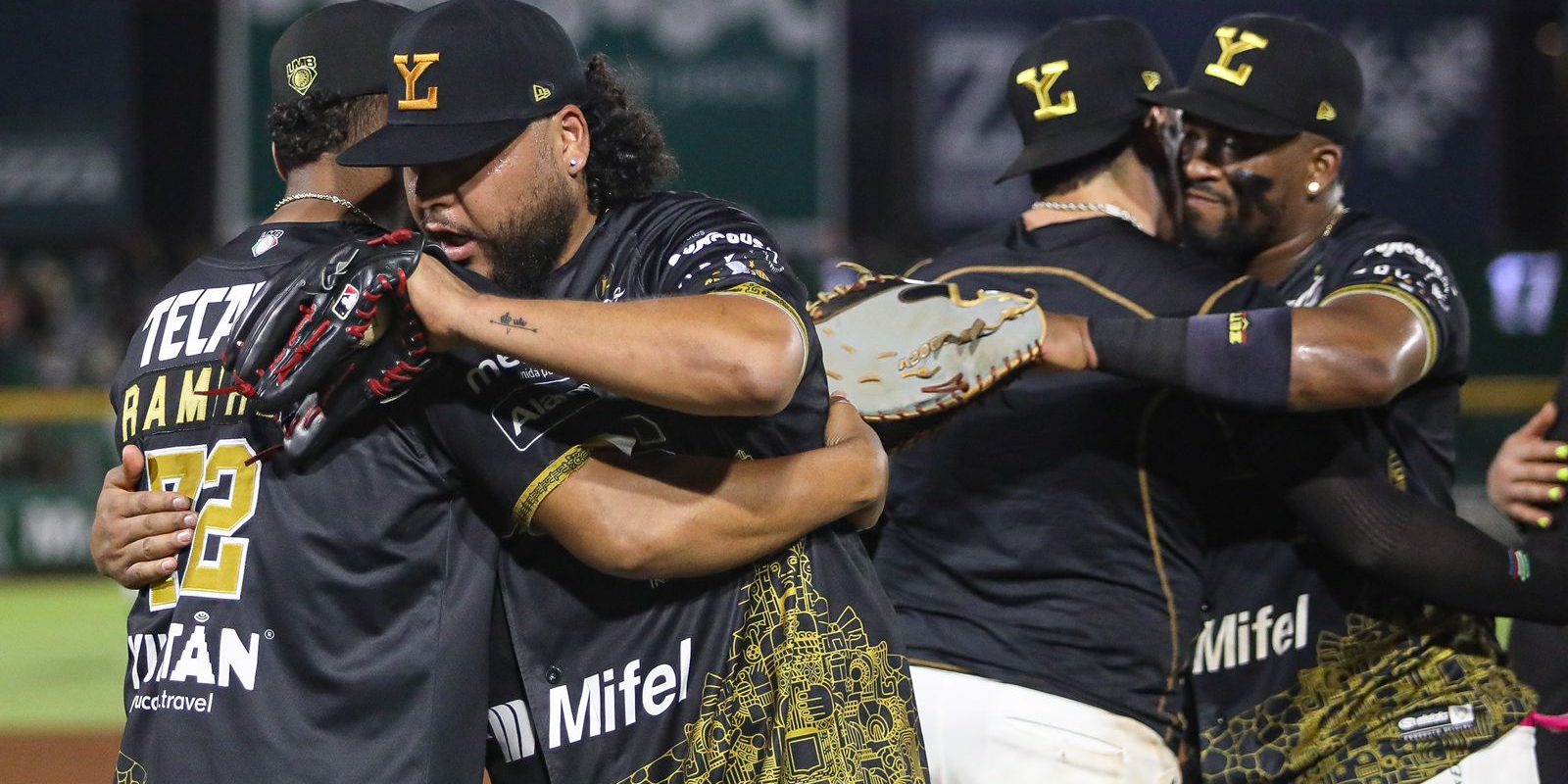Leones de Yucatán vs. Olmecas de Tabasco, juego 5, primer play off, leones elimina a los Olmecas, 6×1, del 130823 en Mérida, Yadir Drake y Jesús Cruz
