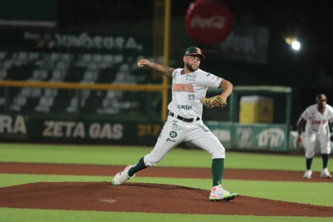 Leones de Yucatán vs. Rojos del Águila de Veracruz, juego 3, 2o play off, ventaja Leones 3-0, 1×0, del 210823 en Mérida, Henderson Álvarez, abridor y ganador