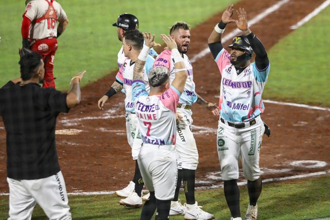 Leones de Yucatán vs. Rojos del Águila de Veracruz, juego 5, 2o play off, Leones eliminan a Veracruz, 3×2, del 230823 en Mérida, Anthony García anotando