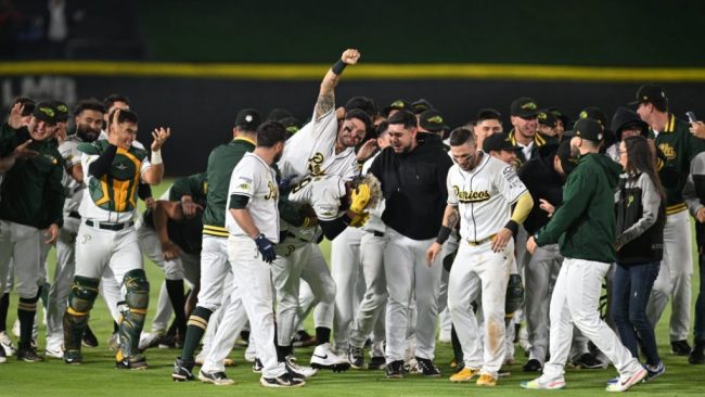 Pericos de Puebla vs. Diablos Rojos del México, juego 3, 2o play off, Pericos arriba 2-1, 7×6, del 220823 en Puebla