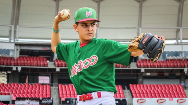 Alfredo Magaña, firma con los Leones de Yucatán, 1 del 260923 en Mazatlán