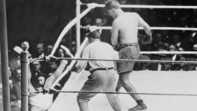 Jack Dempesey vs. Luis Firpo gkot 2 del 140923 en Polo Grounds