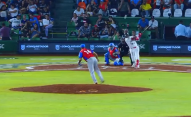 Leones de Yucatán vs. Alazanes de Granma, juego 3 para ambos en la champions league, 9×4, del 300923 en Mérida, primer triunfo melenudo en la historia del torneo