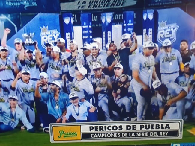 Pericos de Puebla vs. Algodoneros del Unión Laguna, juego 6 serie del rey, los pericos campeones, 5×4, 1 del 150923 en Torreón