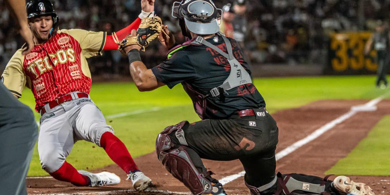 Tecolotes de los dos Laredos vs. Algodoneros de Unión Laguna, juego 5, ventaja Laguna 3-2, 5×4, 1 del 030923 en Torreón, Henry Gatewood, anotando a hit a Cade Gotta