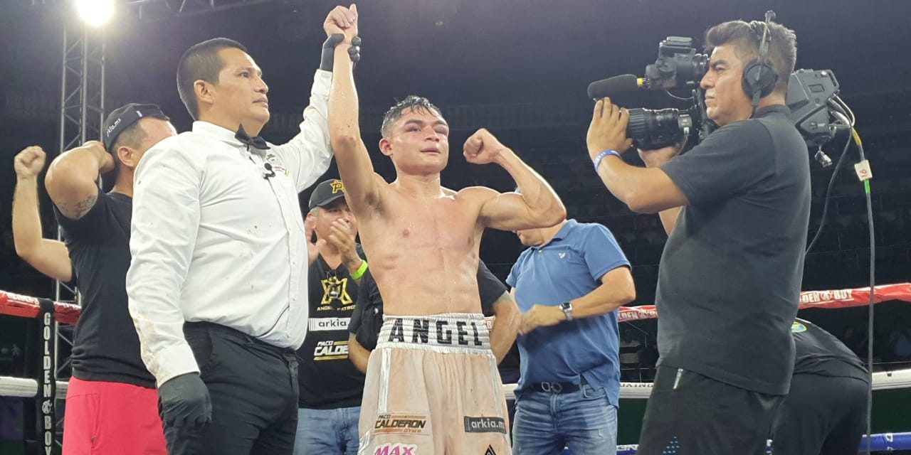 Ángel Petrolero Patrón vencedor de Brayan Rivera, gkot 8 del 141022 en Polifórum Zamná, regreso al boxeo del Polifórum luego de cinco años, con réferi Ricardo León