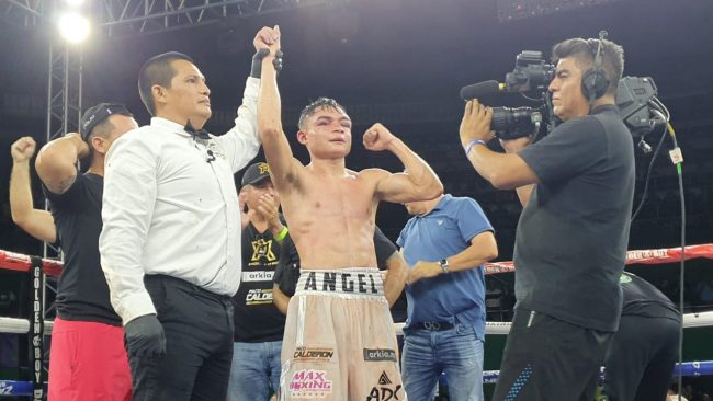 Ángel Petrolero Patrón vencedor de Brayan Rivera, gkot 8 del 141022 en Polifórum Zamná, regreso al boxeo del Polifórum luego de cinco años, con réferi Ricardo León