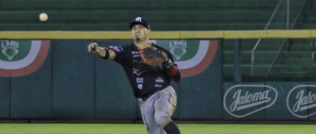 Leones de Yucatán vs. Sultanes de Monterrey, juego 3, Serie del Rey, ventaja 2-1, 6×1, 45 del 140922 en Mérida, Ramiro Peña