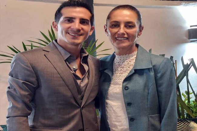 Rommel Pacheco con Claudia Sheinbaum, del 061023 al pasarse a Morena