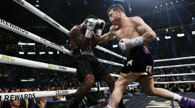 Saúl Canelo ÁLvarez vs. Jermell Charlo, gdu-12, retuvo campeonato mundial absoluto súpermedio, del 300923 en T-Mobile Arena de Las Vegas