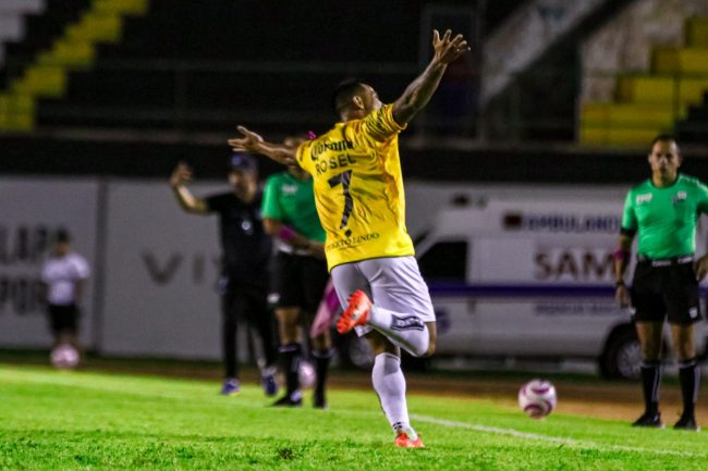 Venados de Yucatán vs. Atlético Morelia, fecha 14 torneo de apertura Liga de Expansión, 2-1, 7 del 191023 en Mérida, Carlos Chivo Rosel