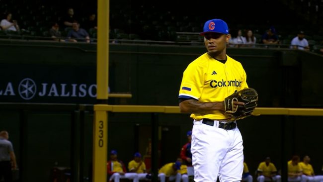 Adrián Almeida, contratado por los Leones de Yucatán, del 251123