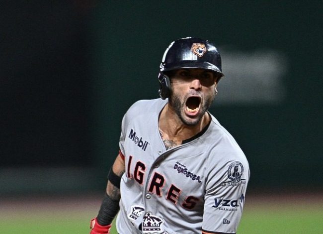 Diablos Rojos del México vs. Tigres de Quintana Roo, juego 6, 1er play off, Diablos elimina a los Tigres 4-2, 14×10, 8 del 150822 en la Ciudad de México, Luis Barrera, jonrón