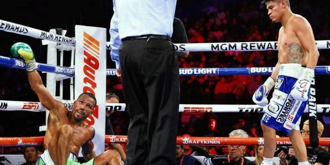 Emmanuel Vaquero Navarrete vs. Robson Conceicao empate mayoritario en 12, retuvo el cetro mundial súperpluma de la OMB, del 161123 en Las Vegas