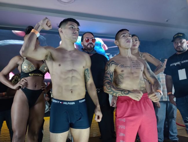 Joselito Velázquez pesaje vs. Pablo Carrillo, del 231123 en Cancún con José Alberto Gómez Älvarez