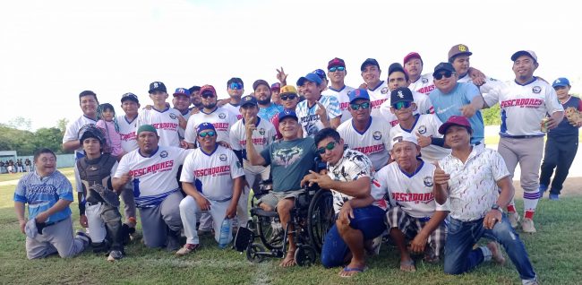 LOS PESCADORES DE CHABIHAU SE TOMARON LA FOTO TRAS VENCER Y ELIMINAR AL CAMPEÓN CERVECEROS DE SUMA