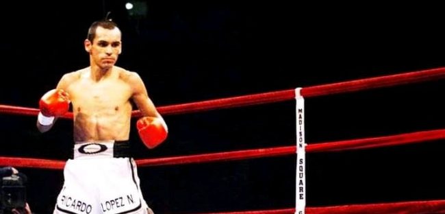 Ricardo Finito López vs. ZOlani Petelo, petelo en la lona