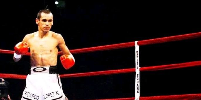 Ricardo Finito López vs. ZOlani Petelo, petelo en la lona