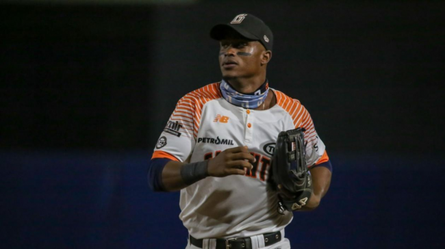Roberto Caro, contratado por los Tigres de Quintana Roo el 291123