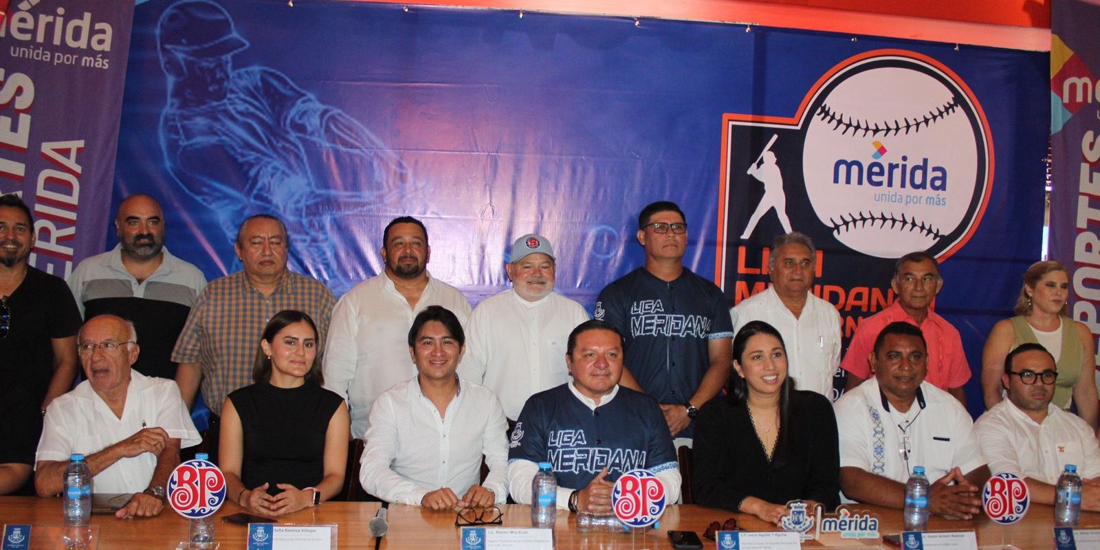 presentación Liga Meridana de Béisbol 2023-2024, con Jesús Aguilar Aguilar, Armando Canto, David Ceballos, Luis Cardeña Herrera, Karem Achach, Mario Zapata Sosa, del 281123 en Bostons Gran Plaza