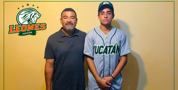 Diego Roldán, firma con los Leones de Yucatán, del 111223 en Medellín, Veracruz
