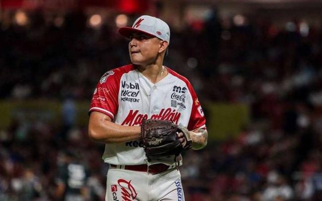Gerardo Gutiérrez el akileño, con uniforme de los Venados de Mazatlán