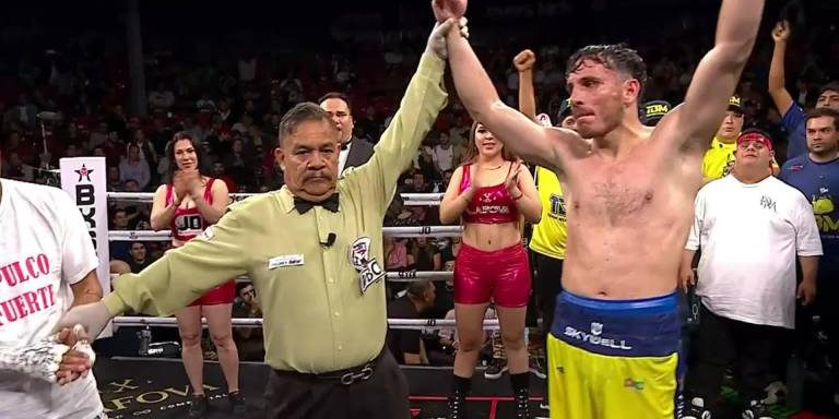 Omar Chávez vencedor de Daniel Carrera gkot 7 del 081223 en Culiacán, Palenque de la Feria