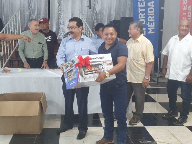 Omar Panaderito Ek día del boxeador 2023, del 091223 en Sala de Fiestas Cecilia, con Raúl Jiménez Ávila, Mario Mena, Maro Chalé