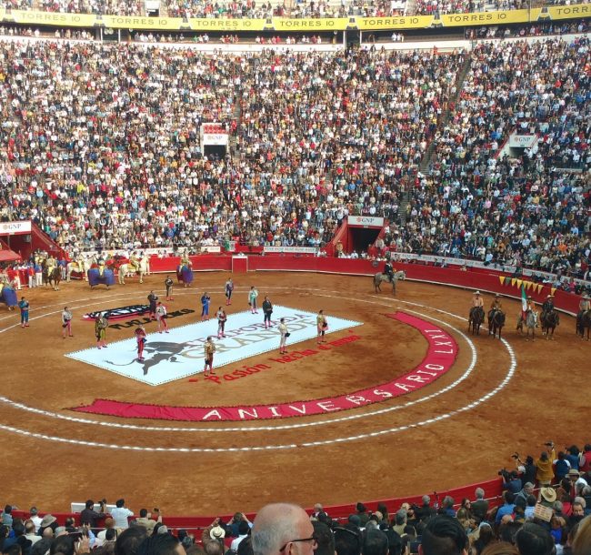 Plaza de Toros México llena