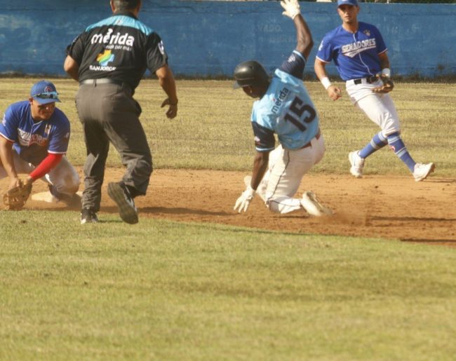 Senadores de la Morelos vs. Horchateros de Yaxkukul, 3a semana, 2o de la serie, serie empatada, 1×0, 3 del 301223 en la Morelos