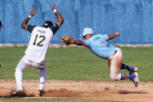 Senadores de la Morelos vs. Zorros de Pacabtún, 1er juego de la serie, 1a semana, juego inaugural, 4×3, 4 del 161223 en Pacabtún