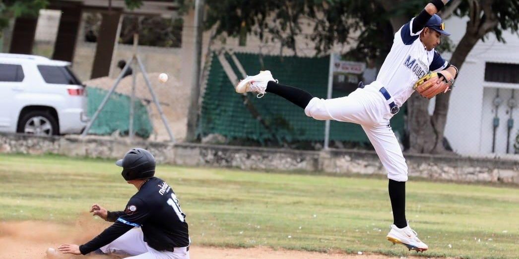 Universidad Modelo vs. Azulejos de la Dolores Otero, semana 3, 1er juego, 16×6, del 291223 en Cordemex título para esta foto