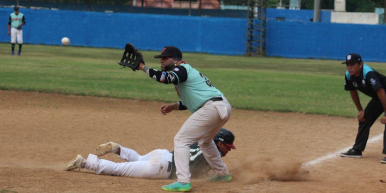 Zorros de Pacabtún vs. Diablos de la Bojórquez, 3a semana, 1er juego de la serie, 10×0, 4 del 291223 en la Bojórquez