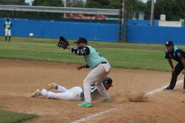Zorros de Pacabtún vs. Diablos de la Bojórquez, 3a semana, 1er juego de la serie, 10×0, 4 del 291223 en la Bojórquez