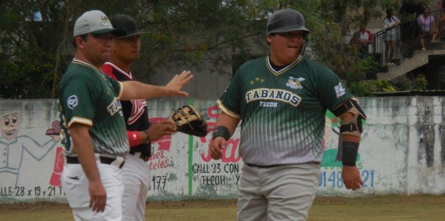 Rommel Loeza ancla en la antesala por passedball en Liga Motueña