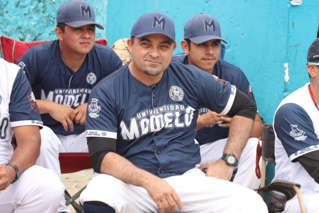 Universidad Modelo vs. Horchateros de Yaxkukul, semana 6, 1er juego, 5×3, del 200124 en Yaxkukul, Oswaldo Morejón, estreno como mánager