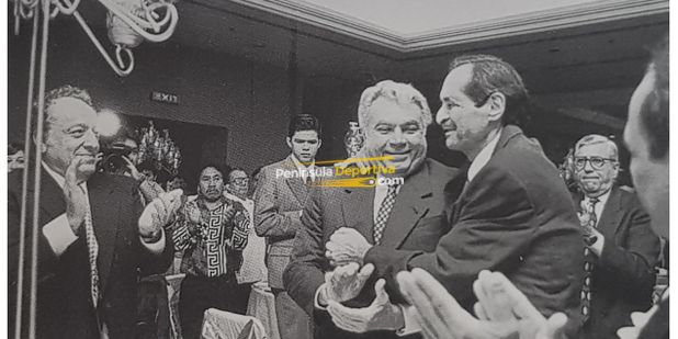 William Abraham Dáguer con Víctor Cervera Pacheco, José Sulaimán, Mario Martínez Campos, Miguel Canto 150397 Hotel Hyatt con marca de agua
