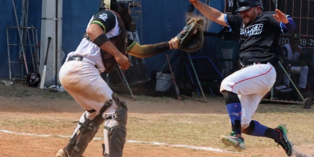 Azulejos de la Dolores Otero vs. Zorros de Pacabtún, 1o de la serie, semana 9, 13×4, del 170224 en Pacabtún