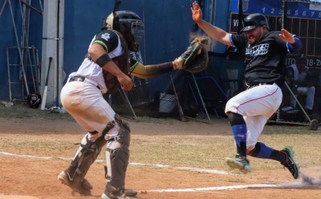 Azulejos de la Dolores Otero vs. Zorros de Pacabtún, 1o de la serie, semana 9, 13×4, del 170224 en Pacabtún