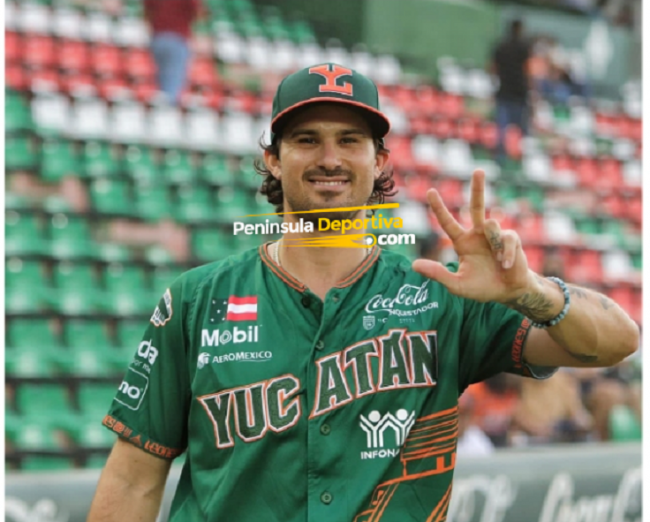 Josh Fuentes, saludando