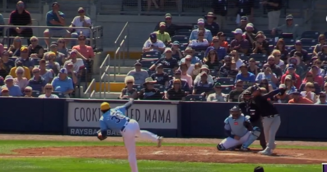 Manuel Bolón Rodríguez estreno con el equipo grande de los Rays de Tampa admitiendo jonrón de Carson Kelly, del 250224 en Charlotte