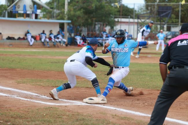 Senadores de la Morelos vs. Horchateros de Yaxkukul, 8a fecha, 1o de la serie, 8×0, del 100224 en campo El Bate de Mérida