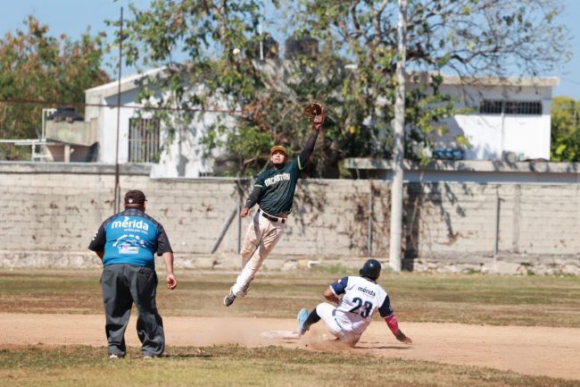 Universidad Modelo vs. Zorros de Pacabtún, fecha 10, 2o de la serie, serie empatada,7×3, 4 del 250224 en Cordemex, título para la foto