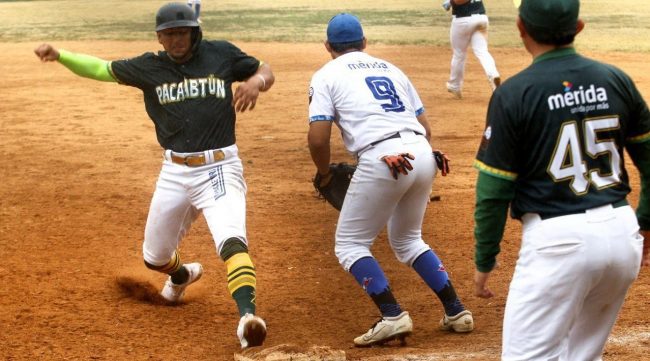 Zorros de Pcabtún vs. Azulejos de la Dolores Otero, fecha 9, 2o de la serie, serie empatada, 11×9, del 180224 en la Dolores Otero