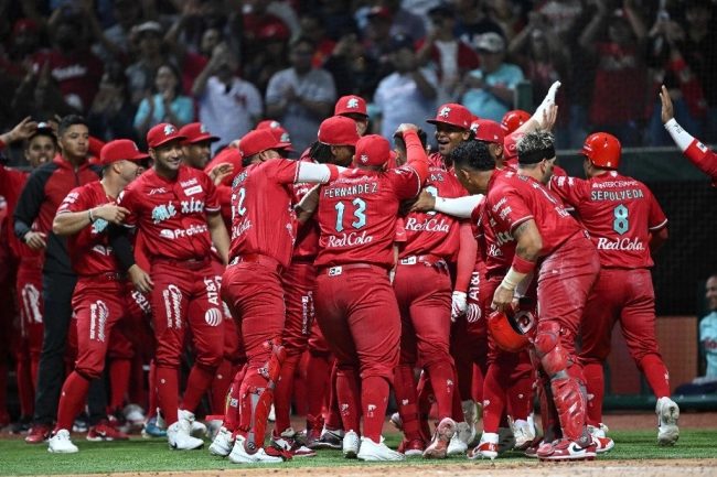 Diablos Rojos del México vs. Yanquis de Nueva York, 2o juego de exhibición, serie para los Diablos, 8×5, de, 250324 en la Ciudad de México